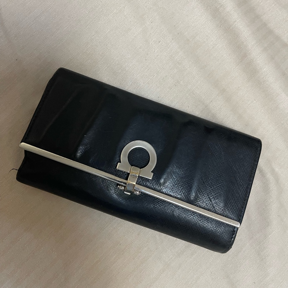 Authentic Salvatore Ferragamo Gancini Icona Vitello Wallet